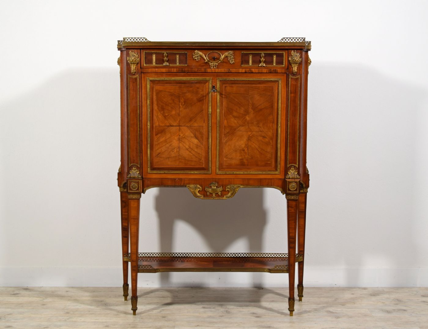 Rara credenza secretaire in legno impiallacciato, Francia, fine XVIII secolo – inizio XIX secolo